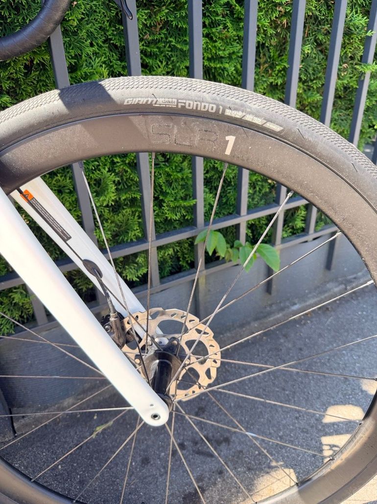 Used Giant Defy Advanced Pro 1 2024 2024 Road & Gravel, Bianco — image 9 of 16