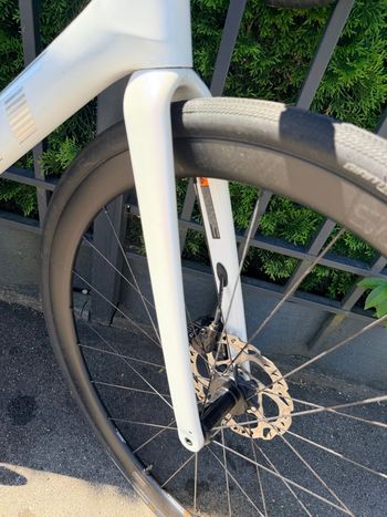 Used Giant Defy Advanced Pro 1 2024 2024 Road & Gravel, Bianco — image 5 of 16