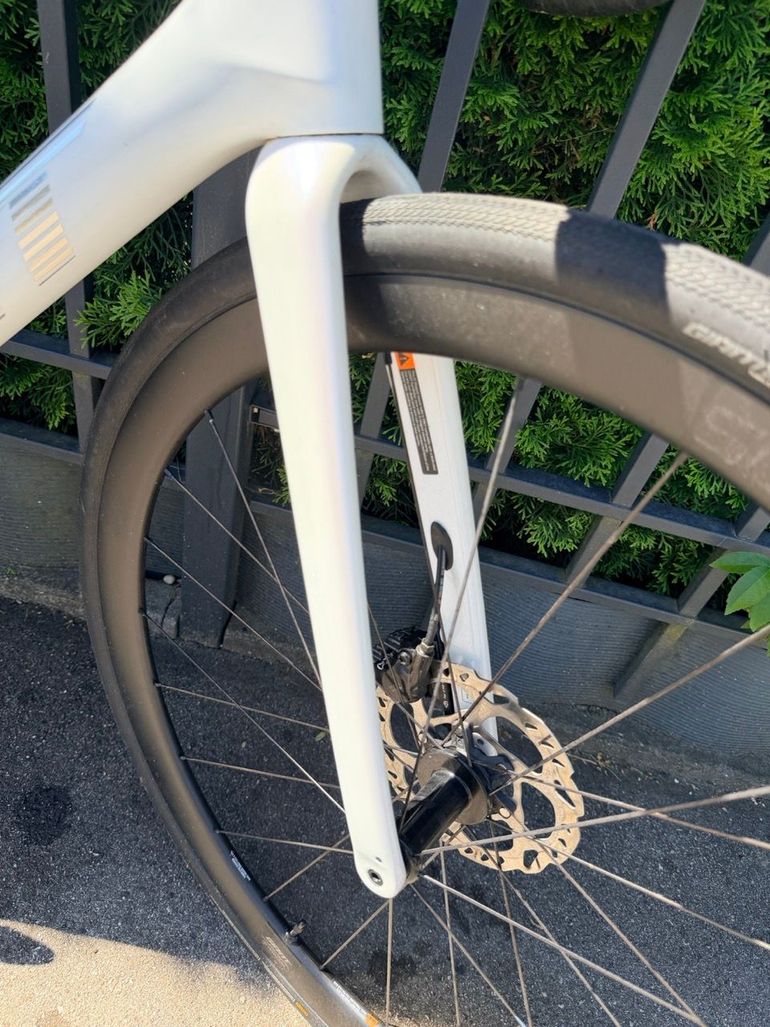 Used Giant Defy Advanced Pro 1 2024 2024 Road & Gravel, Bianco — image 5 of 16