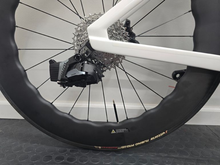Used BMC Timemachine SRAM Rival eTap AXS 2025 Road & Gravel, White — image 4 of 17