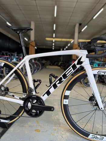 Used Trek Émonda SLR 7 2023 2023 Road & Gravel, White — image 15 of 24