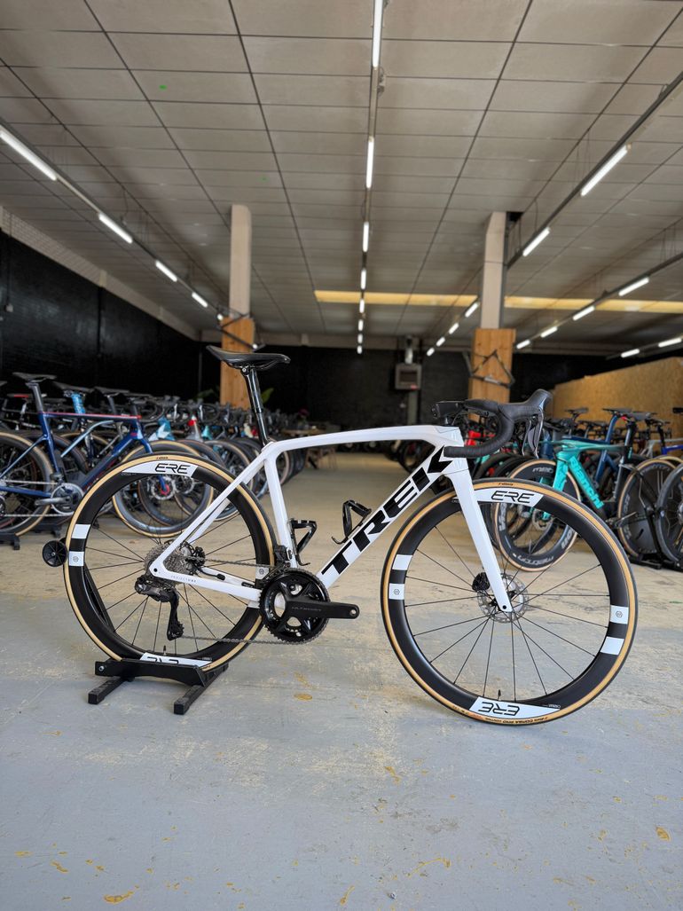 Used Trek Émonda SLR 7 2023 2023 Road & Gravel, White — image 2 of 24