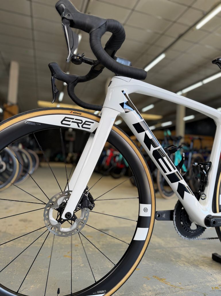 Used Trek Émonda SLR 7 2023 2023 Road & Gravel, White — image 19 of 24