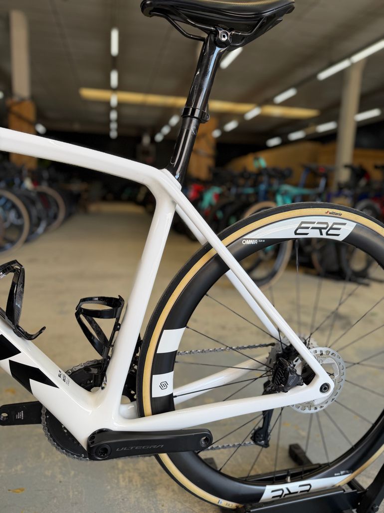 Used Trek Émonda SLR 7 2023 2023 Road & Gravel, White — image 21 of 24