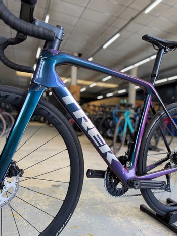 Used Trek Emonda SLR Di2 Carbon 2024 Road & Gravel, Green — image 19 of 24