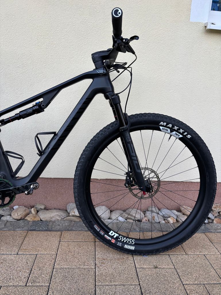 Used Canyon Lux CF SLX 9 LTD 2022 2022 Mountainbike, Black, 29 — image 3 of 11