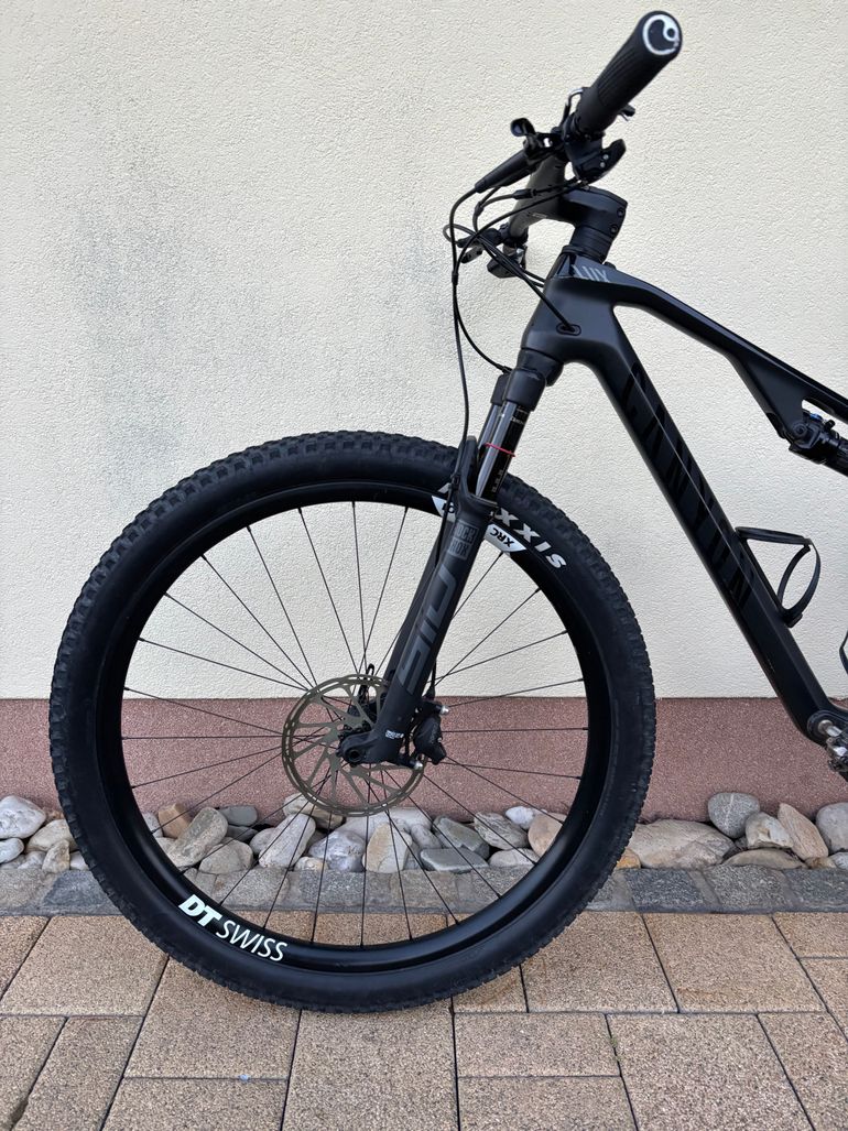 Used Canyon Lux CF SLX 9 LTD 2022 2022 Mountainbike, Black, 29 — image 7 of 11