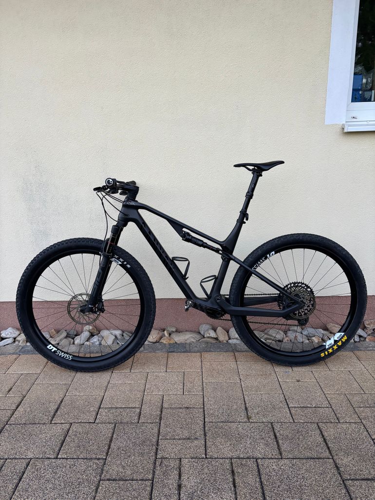 Used Canyon Lux CF SLX 9 LTD 2022 2022 Mountainbike, Black, 29 — image 6 of 11