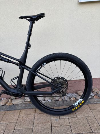 Used Canyon Lux CF SLX 9 LTD 2022 2022 Mountainbike, Black, 29 — image 8 of 11