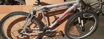 Used GT LTS Shimano Deore LX 1997 Mountainbike, Light Gray — image 4 of 10