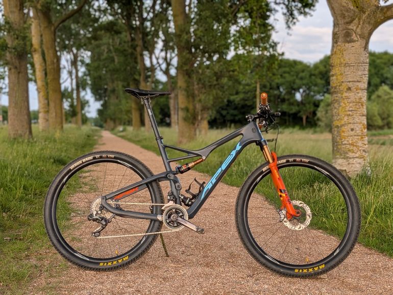 Used Apex Apex Custom Shimano XTR 2018 Mountainbike, Blue — image 1 of 10
