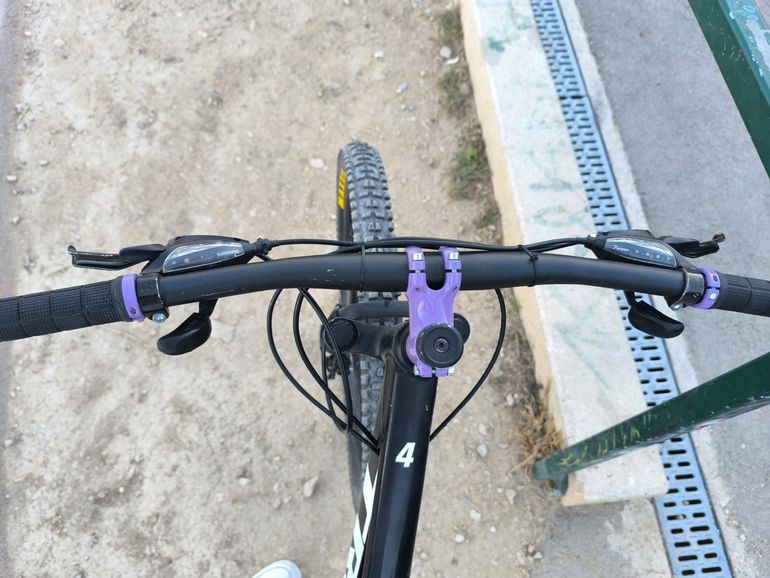 Used Trek Marlin 4 Gen 2 2023 2023 Mountainbike, Black, 27.5, 29 — image 5 of 13