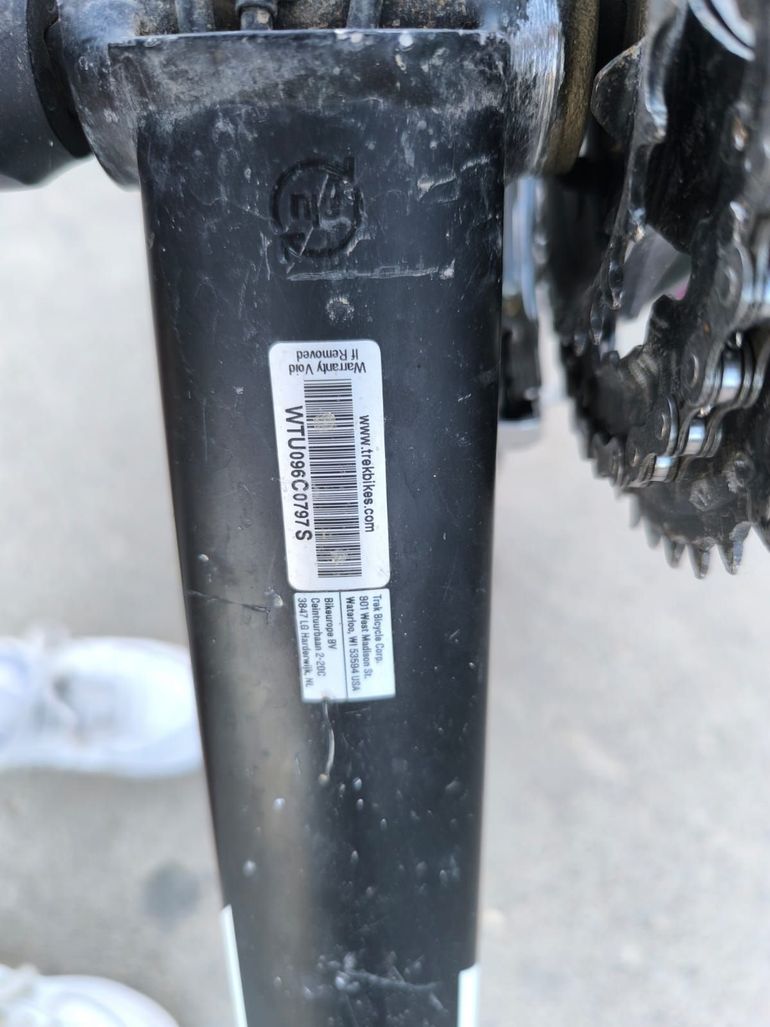Used Trek Marlin 4 Gen 2 2023 2023 Mountainbike, Black, 27.5, 29 — image 6 of 13