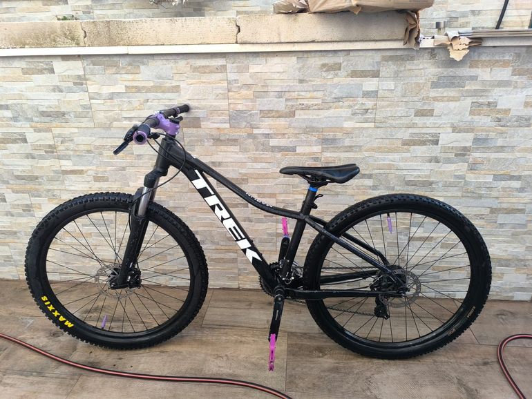 Used Trek Marlin 4 Gen 2 2023 2023 Mountainbike, Black, 27.5, 29 — image 1 of 13