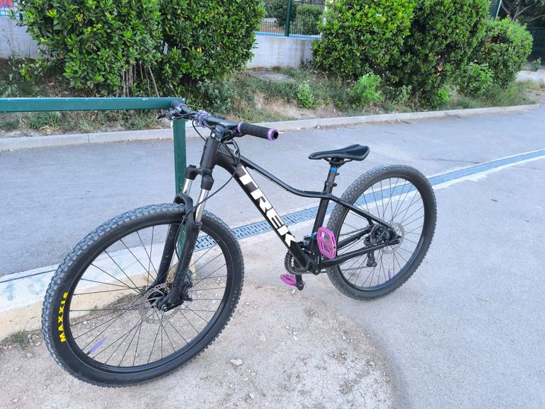 Used Trek Marlin 4 Gen 2 2023 2023 Mountainbike, Black, 27.5, 29 — image 2 of 13