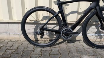 Used Pinarello DOGMA F RED ETAP AXS Disc 2023 2023 Road & Gravel, Black — image 3 of 14