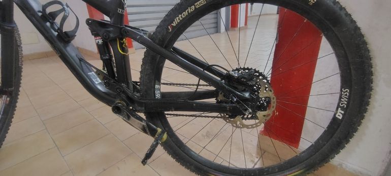Used Trek Fuel EX 8 29 2019 2019 Mountainbike, Black, 29 — image 6 of 8