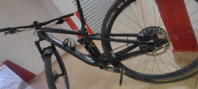 Used Trek Fuel EX 8 29 2019 2019 Mountainbike, Black, 29 — image 7 of 8