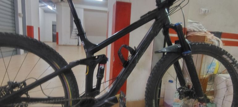 Used Trek Fuel EX 8 29 2019 2019 Mountainbike, Black, 29 — image 5 of 8