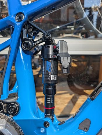 Used Pivot Mach 4 SL Team XX Eagle Transmission | Flight Attendant 2026 2026 Mountainbike, Blue, 29 — image 5 of 12