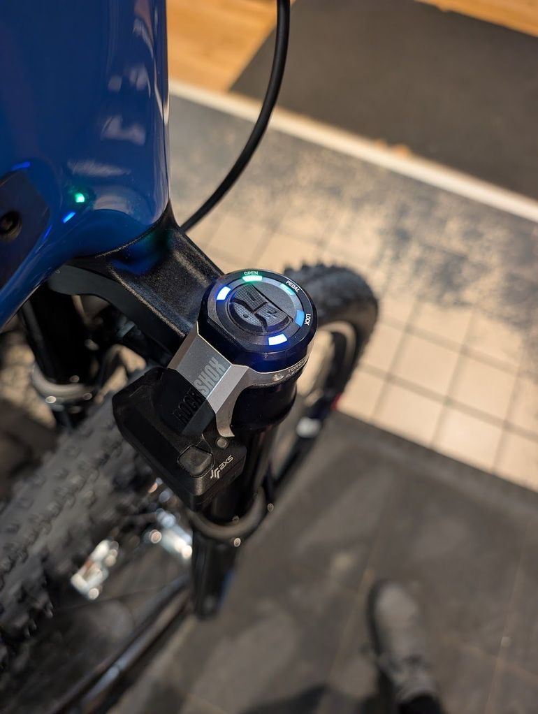 Used Pivot Mach 4 SL Team XX Eagle Transmission | Flight Attendant 2026 2026 Mountainbike, Blue, 29 — image 3 of 12
