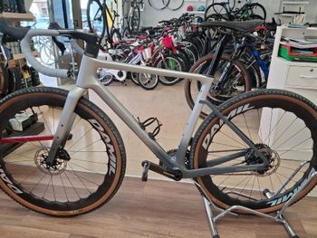 Used Triaero Triaero Custom SRAM Force eTap AXS 2025 Road & Gravel, Light Gray — image 2 of 7