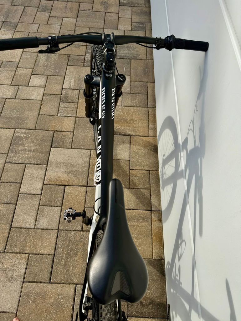 Used Canyon Exceed CF SLX 9.0 Pro Race 2019 2019 Mountainbike, Black, 29 — image 4 of 8