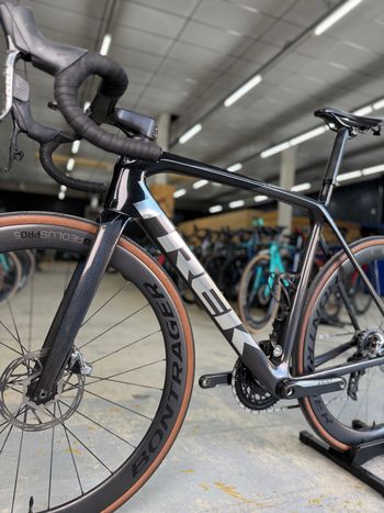 Used Trek Emonda SLR ETap Red Carbon 2024 Road & Gravel, Black — image 17 of 24