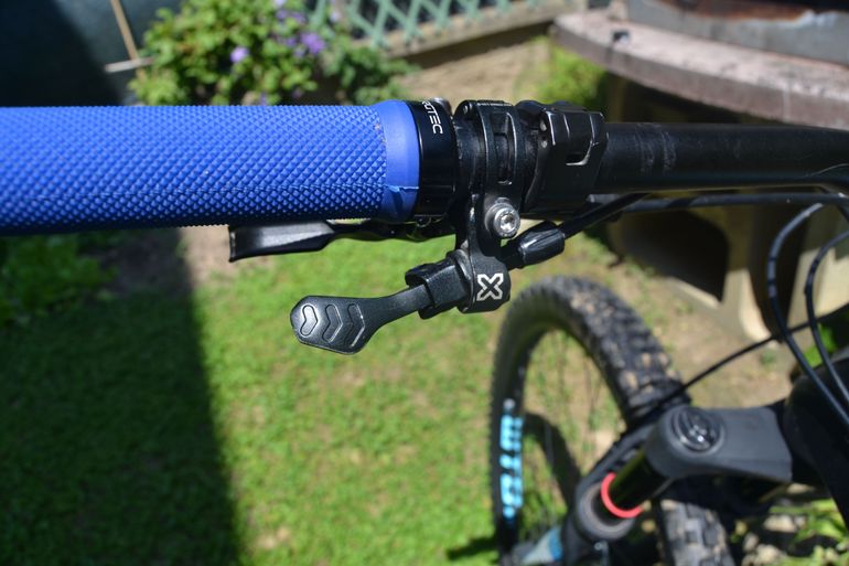 Used GT Sensor Carbon Elite 2019 2019 Mountainbike, Black, 29 — image 9 of 16