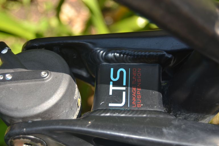 Used GT Sensor Carbon Elite 2019 2019 Mountainbike, Black, 29 — image 10 of 16