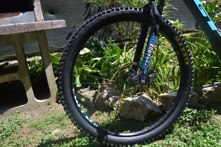 Used GT Sensor Carbon Elite 2019 2019 Mountainbike, Black, 29 — image 6 of 16