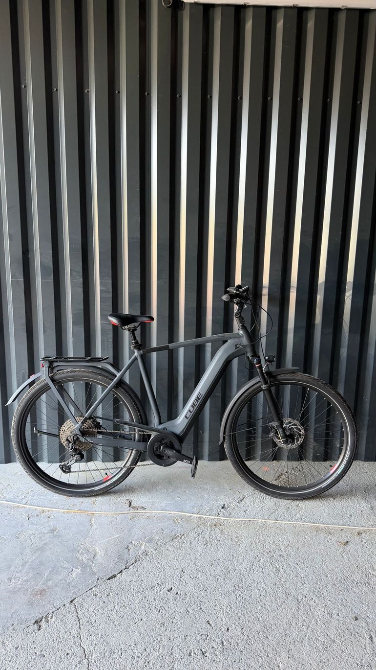 Used CUBE KATHMANDU HYBRID, ONE 625 2022 2022 Urban, Light Gray — image 1 of 3