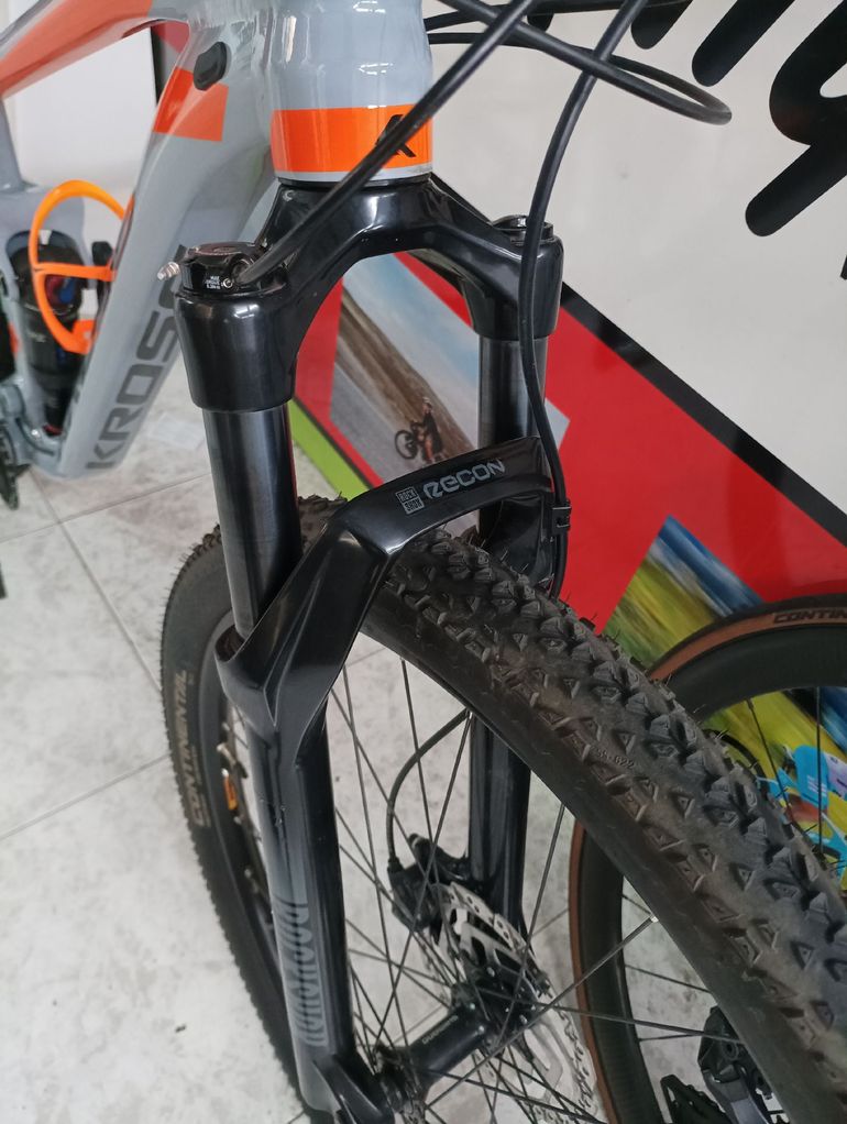 Used Kross EARTH 2.0 2022 2022 Mountainbike, Light Gray, 29 — image 4 of 4