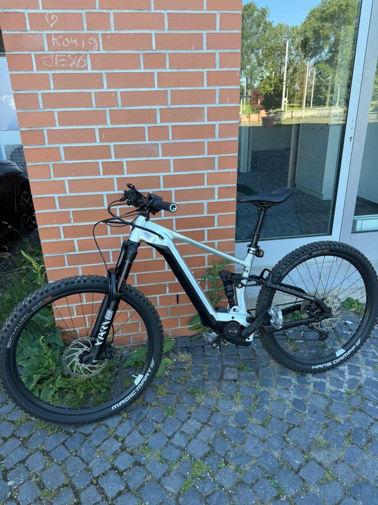 Used Bergamont E-Trailster Expert E-MTB Bergamont E-Trailster Expert E-MTB Custom Shimano Deore XT 2022 Mountainbike, Light Gray — image 1 of 5