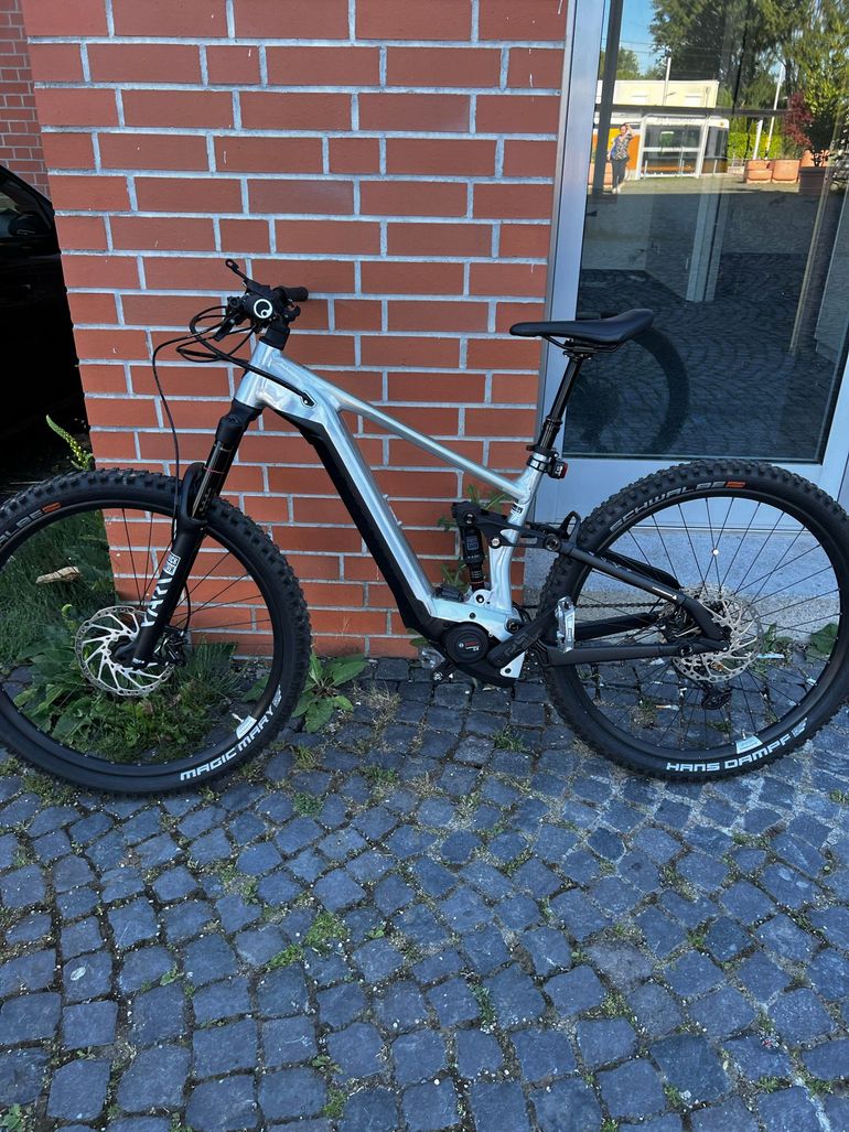 Used Bergamont E-Trailster Expert E-MTB Bergamont E-Trailster Expert E-MTB Custom Shimano Deore XT 2022 Mountainbike, Light Gray — image 4 of 5
