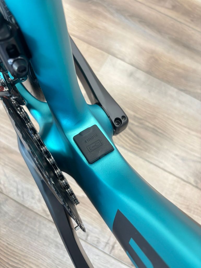 Used Bianchi e-Oltre Ultegra Di2 2025 2025 Road & Gravel, Green — image 14 of 16