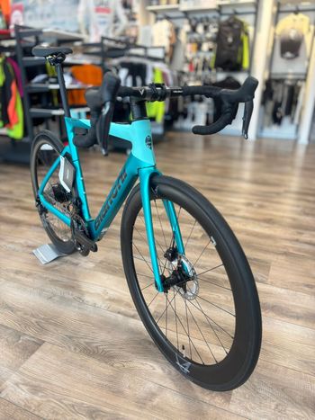 Used Bianchi e-Oltre Ultegra Di2 2025 2025 Road & Gravel, Green — image 2 of 16