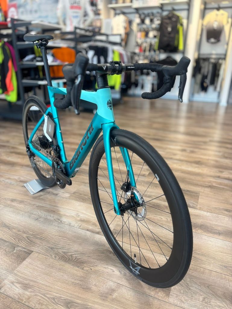 Used Bianchi e-Oltre Ultegra Di2 2025 2025 Road & Gravel, Green — image 2 of 16