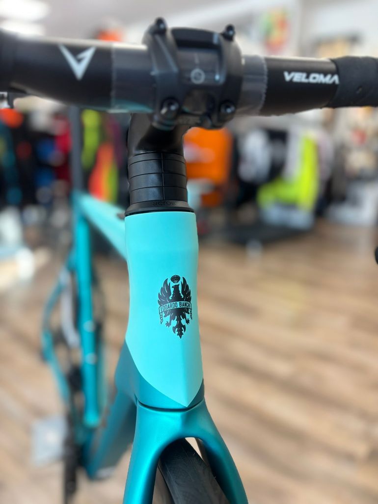 Used Bianchi e-Oltre Ultegra Di2 2025 2025 Road & Gravel, Green — image 11 of 16