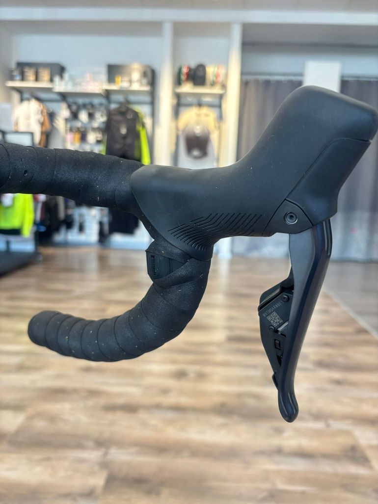 Used Bianchi e-Oltre Ultegra Di2 2025 2025 Road & Gravel, Green — image 12 of 16