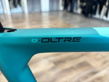 Used Bianchi e-Oltre Ultegra Di2 2025 2025 Road & Gravel, Green — image 4 of 16