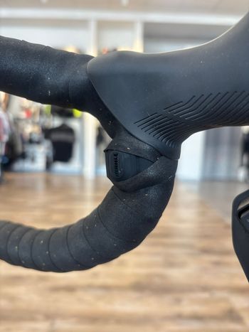 Used Bianchi e-Oltre Ultegra Di2 2025 2025 Road & Gravel, Green — image 13 of 16