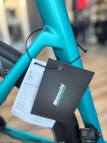 Used Bianchi e-Oltre Ultegra Di2 2025 2025 Road & Gravel, Green — image 9 of 16