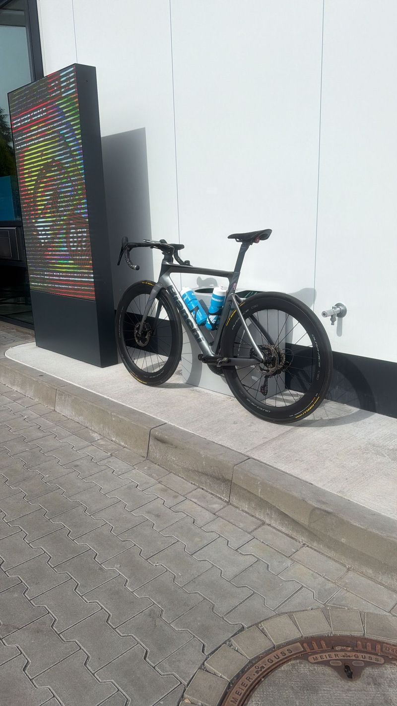 Bianchi Oltre Shimano 105 2023 Road & Gravel de segunda mano, Gris claro — imagen 2 de 11