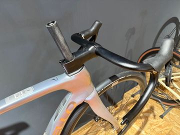 Pinarello F3 105 Di2 2026 2026 Road & Gravel usato, Grigio chiaro — immagine 8 di 8