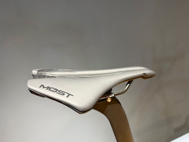 Pinarello F3 105 Di2 2026 2026 Road & Gravel usato, Grigio chiaro — immagine 7 di 8