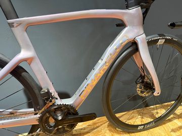 Pinarello F3 105 Di2 2026 2026 Road & Gravel usato, Grigio chiaro — immagine 4 di 8