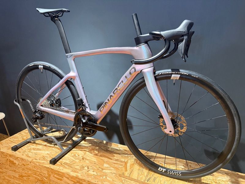 Pinarello F3 105 Di2 2026 2026 Road & Gravel usato, Grigio chiaro — immagine 3 di 8