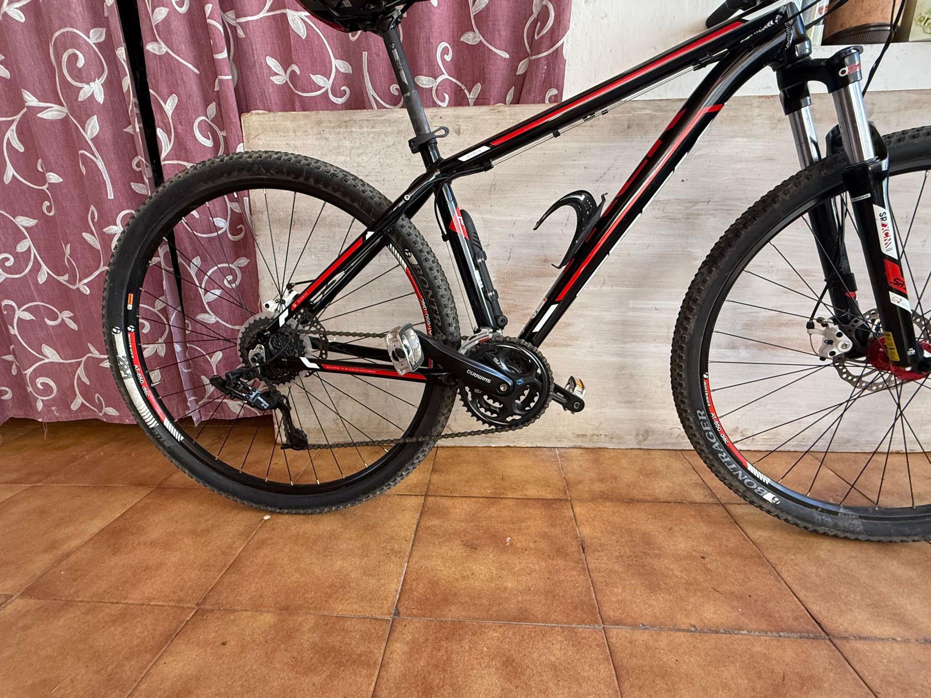 2013 trek bicycle Domane 5.9 Carbon Ultegra Di2 10 Speed Bontrager Alloy Wheels Size: 60cm 2013 Trek Madone 7.9 H2