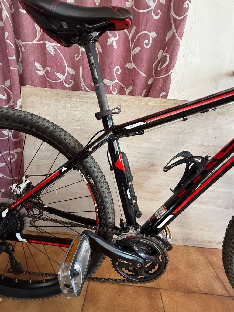 Used Trek Marlin 2013 2013 Mountainbike, Black, 27.5 — image 7 of 10